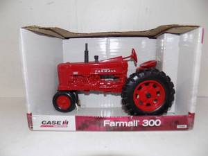 ERTL Farmall 300 Die Cast Metal 116 Scale