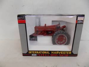 Spec Cast 400 Farmall Diesel Tractor Die Cast Metal 116 Scale