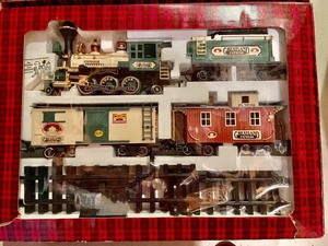 lot 101 image: New Greatland Express Train Set