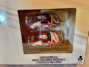 lot 124 image: Hotwheels Slot Cat Racing Set (NEW)