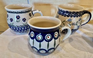 lot 116 image: Nine Beautiful Polish Pottery Mugs