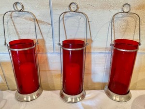 lot 128 image: Red, White and Blue Decor