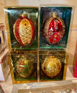 lot 172 image: Lot of Christmas Ornaments