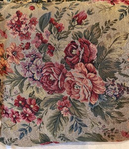 lot 171 image: 6 Accent Pillows
