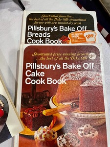 lot 183 image: Vintage Pillsbury Cookbooks