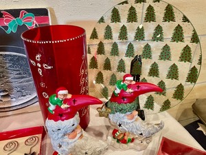 lot 179 image: Lot of Christmas Decor