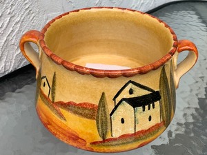 lot 5 image: Italian PotteryCeramic Covered Dish