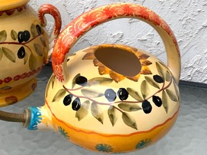 lot 6 image: Two Beautiful Italian Ceramic Coordinating Pieces