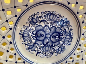 lot 217 image: Beautiful Blue and White Platter
