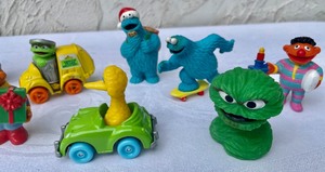 lot 231 image: Sesame Street Toys and Figurines