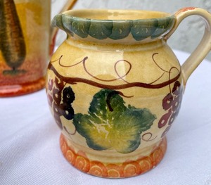 lot 242 image: Italian Pottery Items