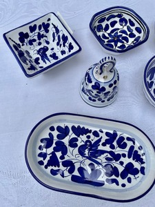 lot 241 image: Small Blue and White Dishware Items