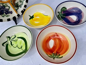 lot 246 image: Fruit and Vegetable Themed Dishware
