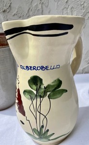 lot 250 image: Lot of 4 Pitchers