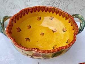 lot 258 image: Italian Pottery Bowls