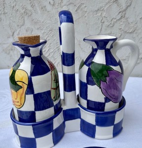 lot 256 image: Yellow and Blue Themed Dishware
