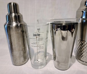lot 17 image: Variety of Cocktail Shakers