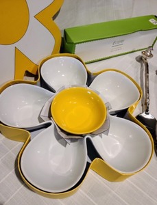 lot 23 image: New Decorative Serving Ware