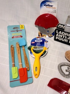 lot 32 image: Variety of New Kitchen Items