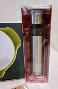 lot 35 image: More New KitchenServing Items