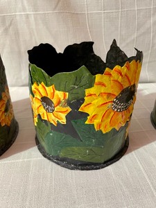 lot 262 image: 3 Tin Flower Pots