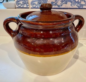 lot 366 image: Crock and Glass Measuring Vessels