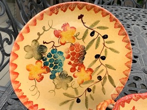 lot 207 image: Five Pieces of Beautiful Italian Ceramic Dishes