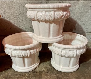 lot 353 image: 4 Decorative Pots