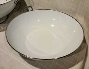 lot 81 image: Pottery Barn Bowl and Colander