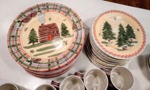 lot 332 image: Hausenware Dish Set