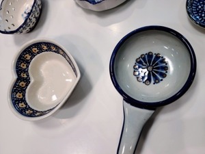 lot 372 image: Variety of Decorative Glassware