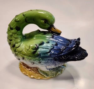 lot 387 image: Italian Painted Duck Dish From Neiman Marcus