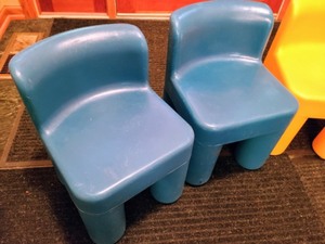 lot 400 image: Little Tikes Plastic Chairs