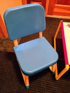 lot 398 image: Kids Activity Table and Chairs