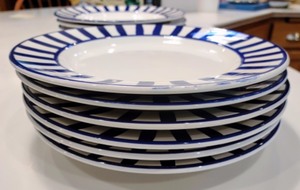 lot 407 image: Blue and White Italian Dish Set