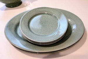 lot 405 image: Light Green Crackle Dish Set