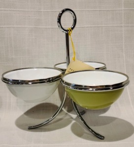 lot 344 image: Pottery Barn Enamel Servingware