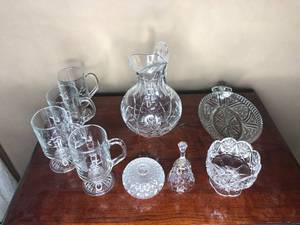 lot 71 image: 9 Piece Vintage Crystal Collection