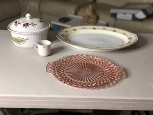 lot 250 image: Crystal & Casserole Dish Set