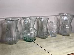lot 310 image: Beautiful Glass Vase Set