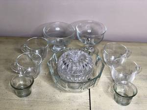 lot 306 image: Crystal Glass Set