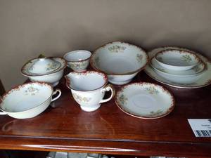 lot 76 image: Vintage 1940s Full 56 Piece Set of Kikusui China Service for 8