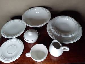 lot 77 image: Vintage 42 Piece Pflatzgraff Set Service for 8