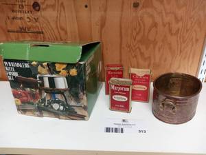 lot 313 image: Fondu Set & Vintage Shilling Boxes
