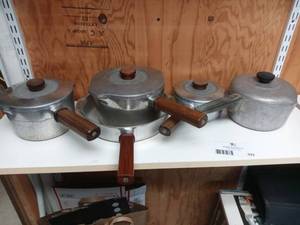 lot 333 image: 5 Piece Magnalite Country Cookware Pot & Pan Set