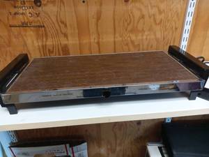 lot 366 image: Cosmopolitan Automatic Food Warmer