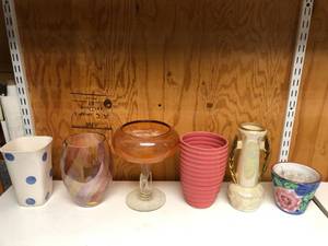 lot 435 image: Ceramic & Glasses Vases Set