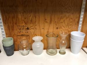 lot 436 image: Vase & Pot Set