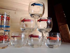 lot 109 image: 10 Piece Vintage 1960s-70s Collectible Glasses-Pepsi-Cola, Seagrams & 7Up,