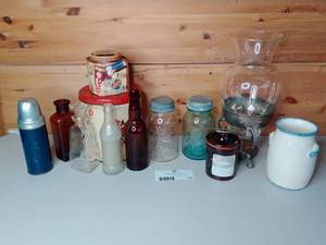 lot 191 image: Vintage Collectible Tins, Jars, and More